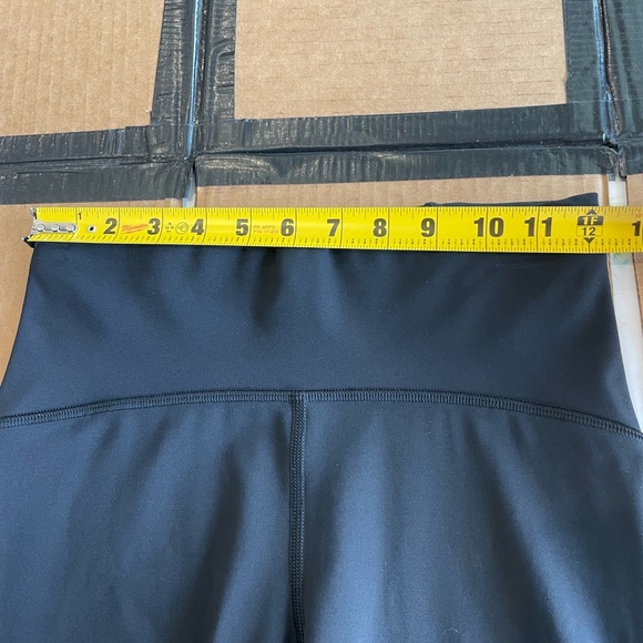 LULULEMON Train Times Crop 17" High Rise Mesh Training Gym Yoga Black Size 6 - Picture 10 of 13